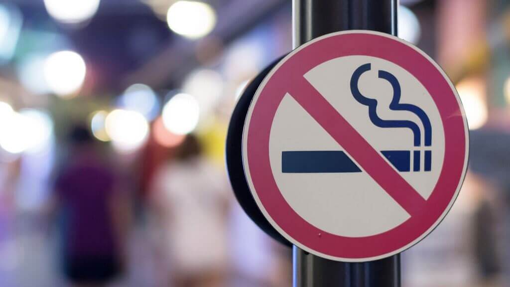 Валенсийская компания муниципального транспорта ЕМТ подготовила акт новых правил поведения в автобусах и на остановках в Валенсии, запрещающий курить и выпивать