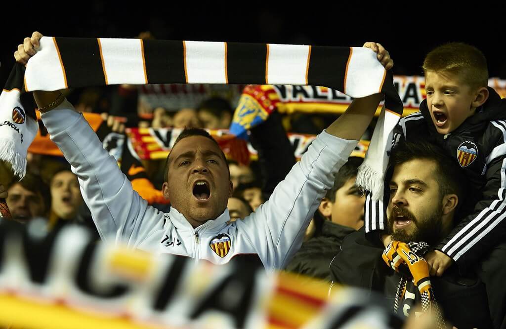 Футбол в Испании и в Валенсии возведён в статус неофициальной религии. А поэтому, будучи в Валенсии, обязательно сходите на стадион посмотреть футбольный матч.